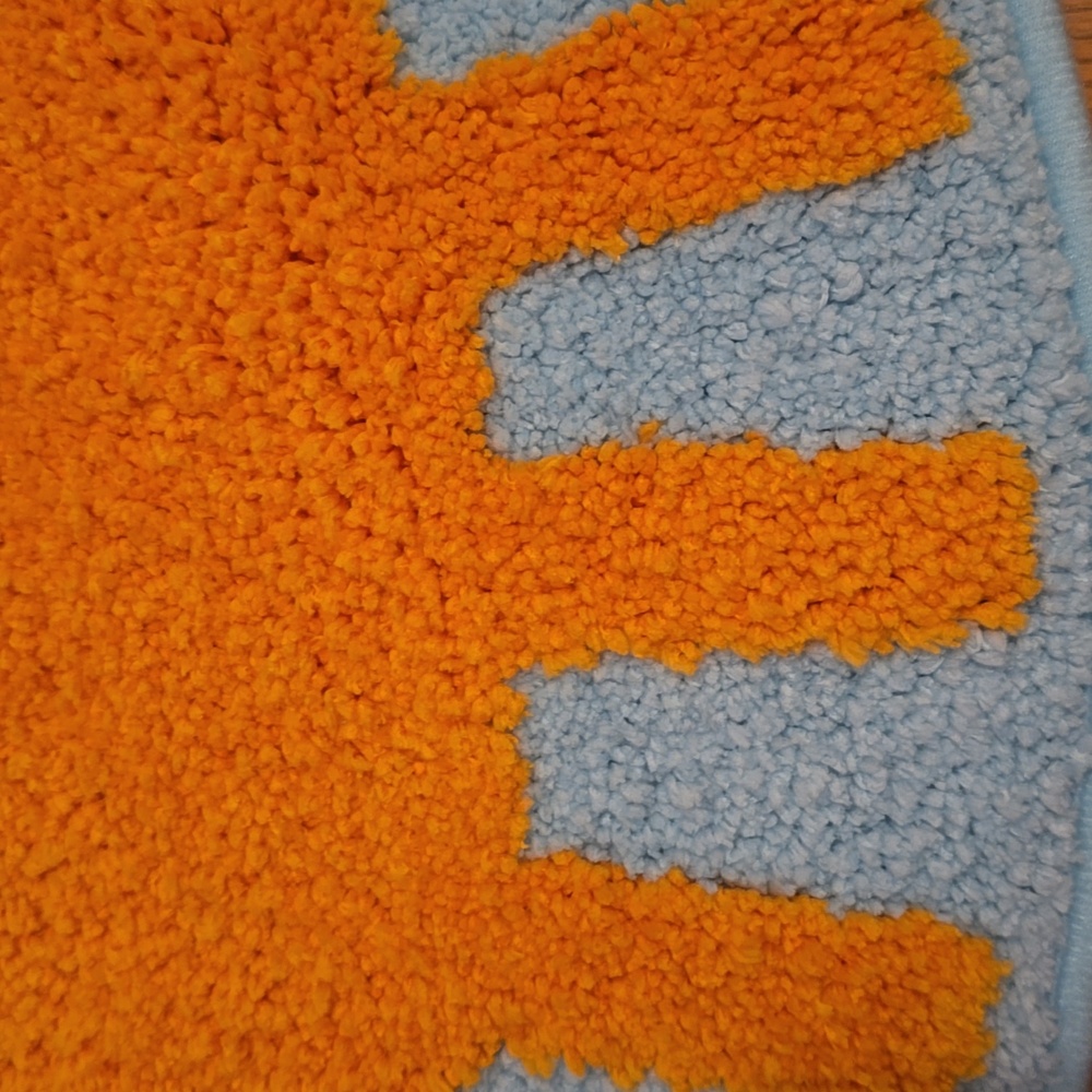 FOREVER 21 BRAND HOME ROUND "HELLO SUNSHINE" ORANGE & BLUE RUG 30" ROUND - Picture 4 of 10